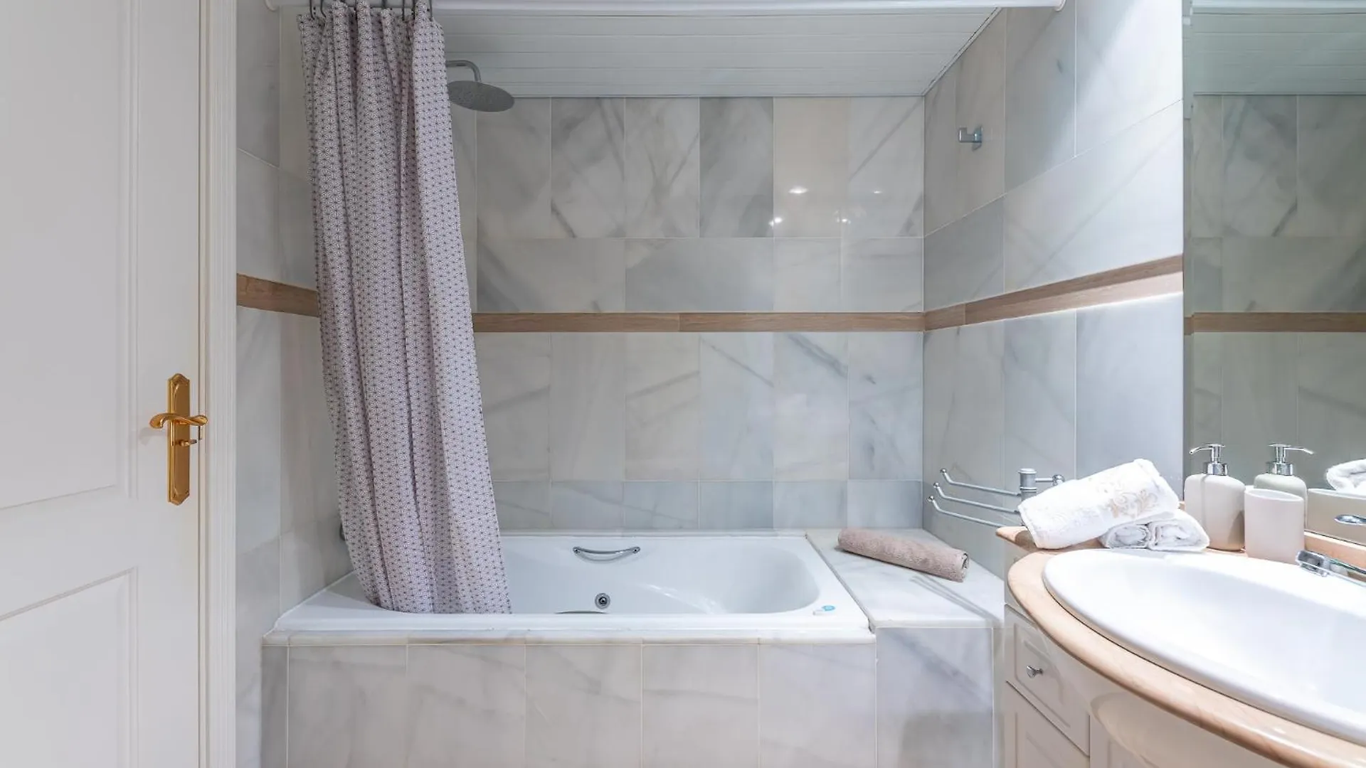 Atico Dentro De La Isla Puerto Marina - Holiday Rentals Apartment Benalmadena 0*,  Spain